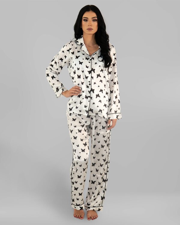 Комплект Дълга Сатенена Пижама – Бяла с Черни Пеперудки – „Wings“