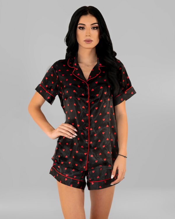 Комплект Къса Сатенена Пижама – Черна с Червени Сърчица – „In Love“