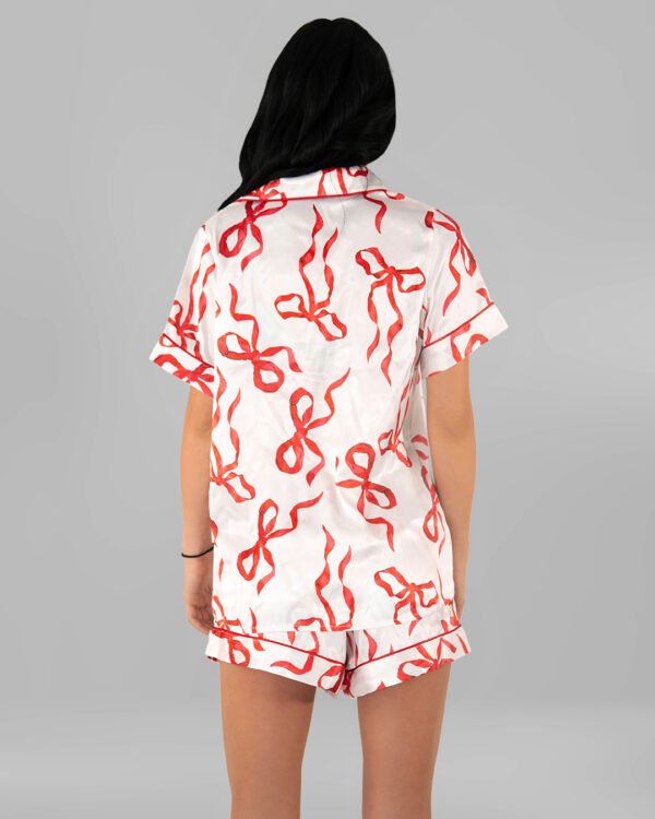 Комплект Къса Сатенена Пижама – Бяла с Червени Панделки – „Pretty“