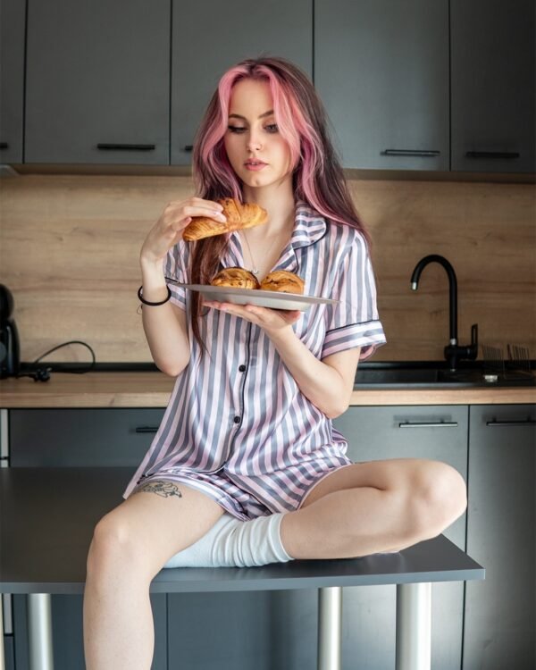 Комплект Къса Сатенена Пижама – Сиво-Розово Райе – „Sweet Candy“